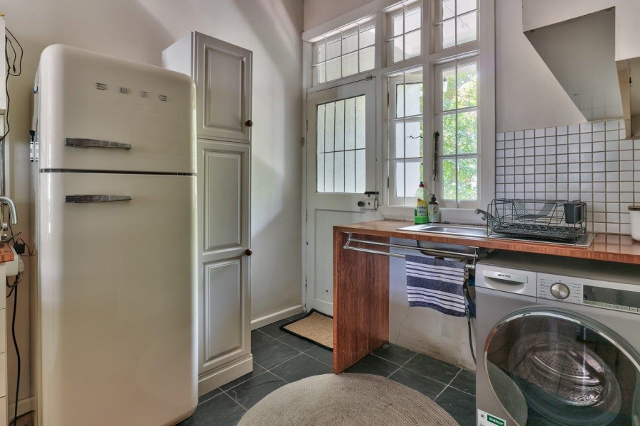 To Let 2 Bedroom Property for Rent in Vredehoek Western Cape